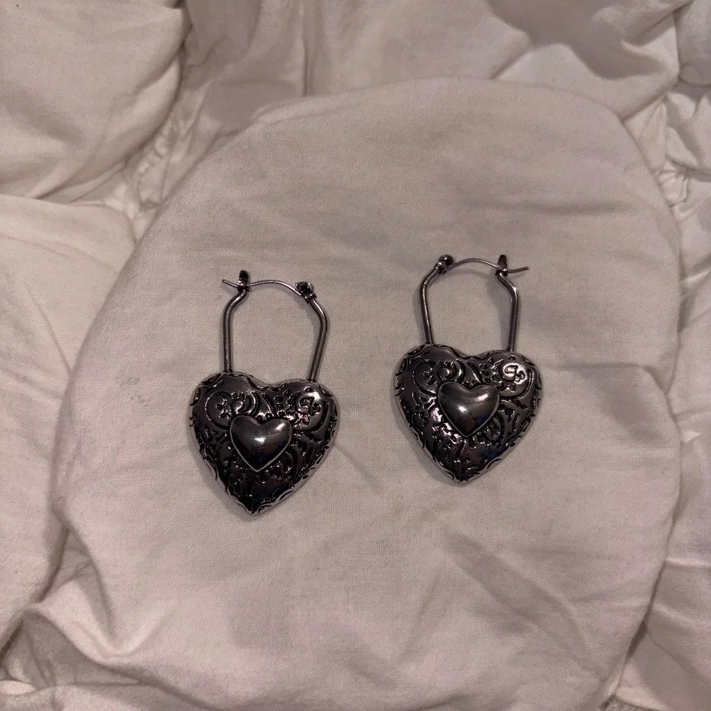 ✨ Free People Ornate Silver Heart Locket Hoop Earrings ✨